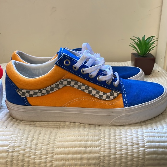 Vans - Picture 2 of 9